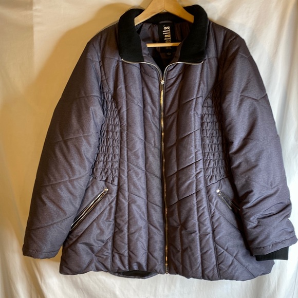 Woman’s winter coat size 1X. - Picture 2 of 8